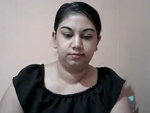 Snapshot of bellachow10 chatting on June 12, 2026, 6:55 am bellachow10 online show from June 12, 2026, 6:55 am