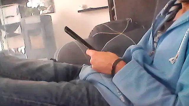 Snapshot of mickzizi chatting on October 9, 2025, 10:16 am mickzizi online show from October 9, 2025, 10:16 am