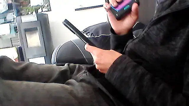 Snapshot of mickzizi chatting on September 22, 2025, 11:27 am mickzizi online show from September 22, 2025, 11:27 am