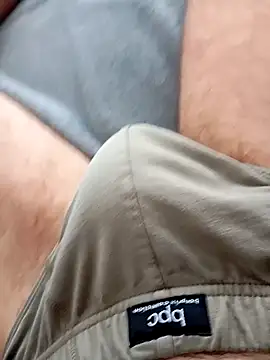 Snapshot of mickzizi chatting on December 5, 2024, 10:28 am mickzizi online show from December 5, 2024, 10:28 am