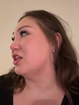 Snapshot of RosieDixx chatting on November 4, 2025, 3:43 am RosieDixx online show from November 4, 2025, 3:43 am