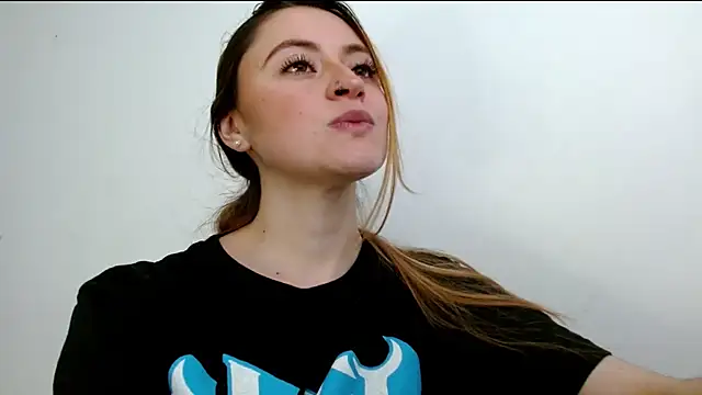Snapshot of Juls_winter_ chatting on May 30, 2026, 6:46 pm Juls winter online show from May 30, 2026, 6:46 pm