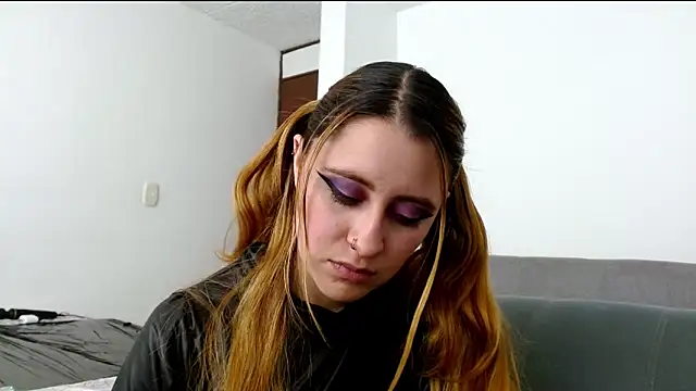 Snapshot of Juls_winter_ chatting on April 20, 2026, 6:09 pm Juls winter online show from April 20, 2026, 6:09 pm
