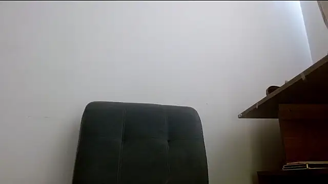 Snapshot of Juls_winter_ chatting on May 13, 2026, 7:10 pm Juls winter online show from May 13, 2026, 7:10 pm