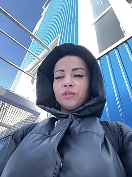 CrazzyChicks online show from March 19, 2026, 6:02 am