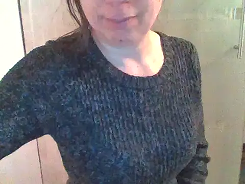 Snapshot of Moi_Lina chatting on October 26, 2025, 10:54 pm Moi Lina online show from October 26, 2025, 10:54 pm