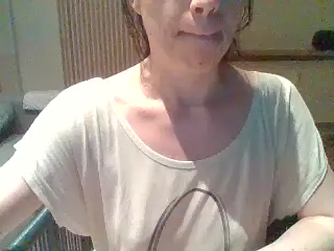 Snapshot of Moi_Lina chatting on July 15, 2026, 9:00 pm Moi Lina online show from July 15, 2026, 9:00 pm