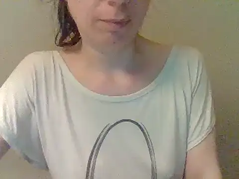 Snapshot of Moi_Lina chatting on June 27, 2026, 12:16 am Moi Lina online show from June 27, 2026, 12:16 am