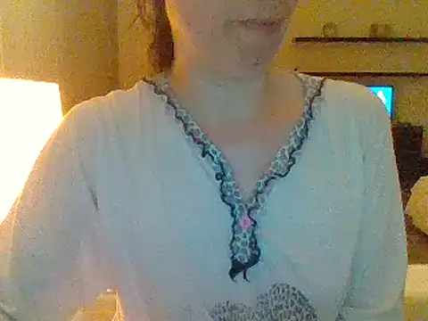 Snapshot of Moi_Lina chatting on June 19, 2026, 11:31 pm Moi Lina online show from June 19, 2026, 11:31 pm