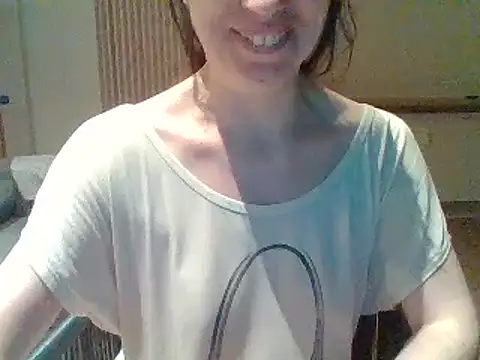 Snapshot of Moi_Lina chatting on July 24, 2026, 9:00 pm Moi Lina online show from July 24, 2026, 9:00 pm