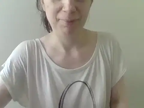 Snapshot of Moi_Lina chatting on June 27, 2026, 2:12 pm Moi Lina online show from June 27, 2026, 2:12 pm