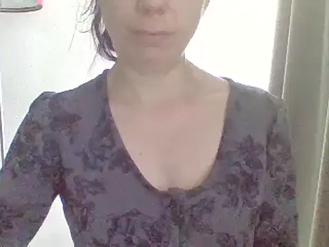 Snapshot of Moi_Lina chatting on June 15, 2026, 6:51 pm Moi Lina online show from June 15, 2026, 6:51 pm
