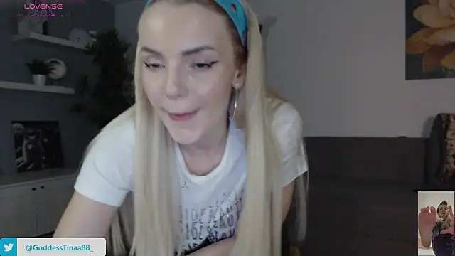 Snapshot of Goddess_Tina chatting on March 9, 2025, 4:44 pm Goddess Tina online show from March 9, 2025, 4:44 pm