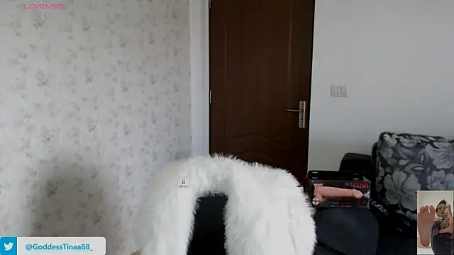 Snapshot of Goddess_Tina chatting on November 18, 2025, 7:22 am Goddess Tina online show from November 18, 2025, 7:22 am