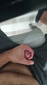 Snapshot of molok329 chatting on November 12, 2025, 4:44 pm molok329 online show from November 12, 2025, 4:44 pm