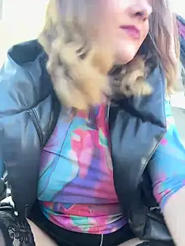 DaisyVibesss online show from March 6, 2025, 11:58 am