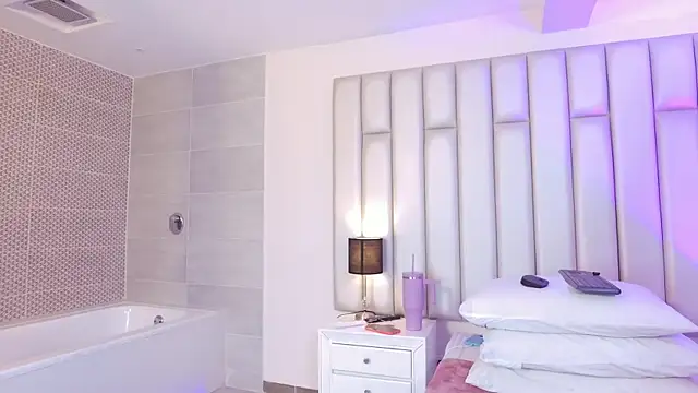 aandreaperez online show from March 7, 2026, 12:06 am