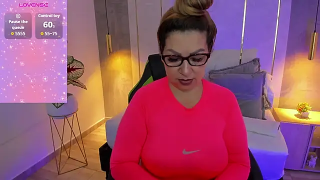 gisela27 online show from May 18, 2026, 1:05 pm