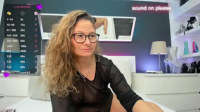 izzy-mendosa online show from February 17, 2025, 12:38 pm