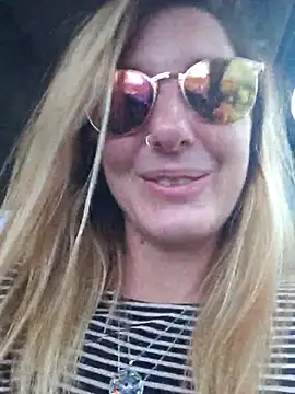 SheIsSomething online show from November 16, 2025, 11:30 pm