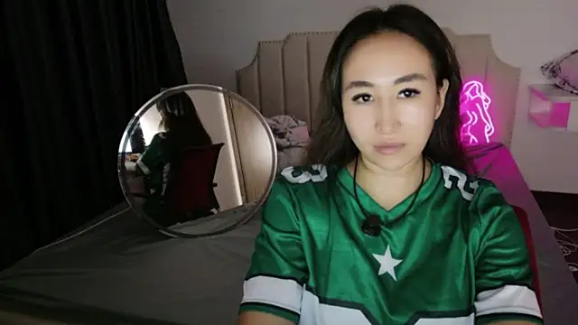 AsianQueens online show from June 14, 2026, 1:23 pm