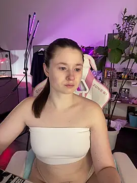 Snapshot of sweetest_pie chatting on February 22, 2026, 9:16 pm sweetest pie online show from February 22, 2026, 9:16 pm