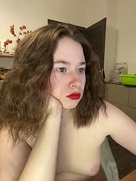 Snapshot of sweetest_pie chatting on February 22, 2025, 10:52 pm sweetest pie online show from February 22, 2025, 10:52 pm