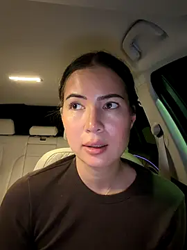 clairewntr online show from November 18, 2025, 9:18 pm