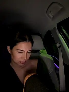 clairewntr online show from November 21, 2025, 8:08 pm