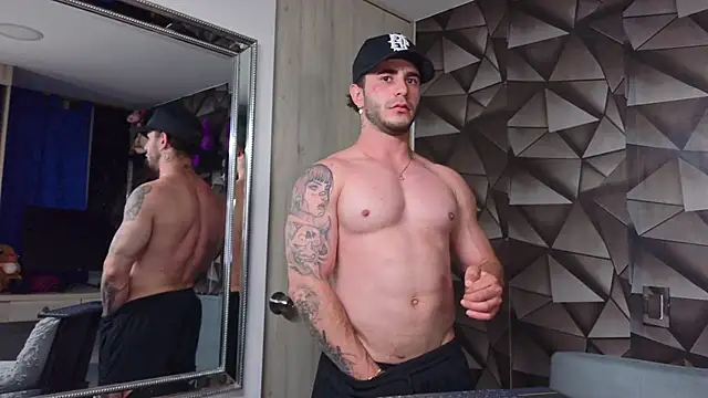 Latino stud4u online show from April 9, 2026, 2:57 am