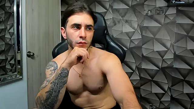 Latino stud4u online show from December 20, 2025, 12:57 am