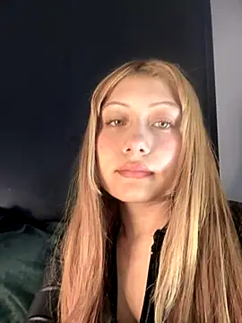  Danna online show from November 18, 2025, 2:42 pm