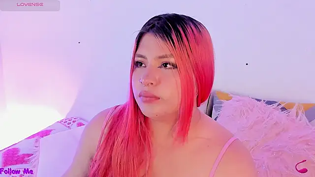 Snapshot of SophieRossi chatting on September 13, 2025, 3:34 pm SophieRossi online show from September 13, 2025, 3:34 pm