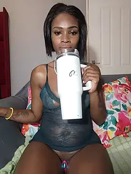 HoneyDropsX online show from October 29, 2025, 4:33 am