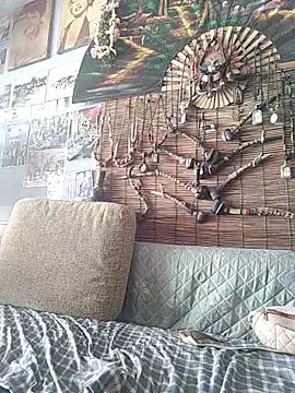 Snapshot of Little_suzy5 chatting on February 16, 2026, 8:35 am Little suzy5 online show from February 16, 2026, 8:35 am