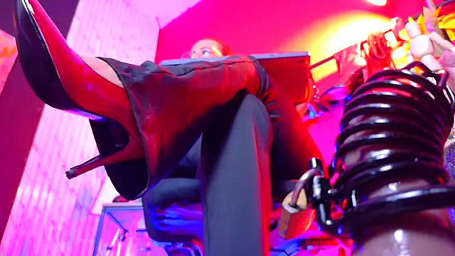 MistressSlut1 online show from April 10, 2026, 11:17 am