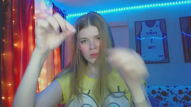 Snapshot of Klementa chatting on October 4, 2025, 7:59 pm Klementa online show from October 4, 2025, 7:59 pm