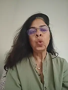 Susannemilf online show from November 21, 2025, 3:55 pm