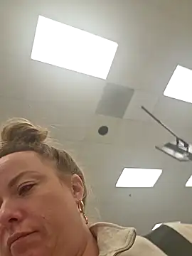 julimonroe online show from March 28, 2026, 2:12 am