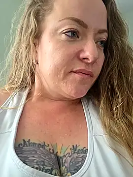 julimonroe online show from April 7, 2026, 4:09 pm