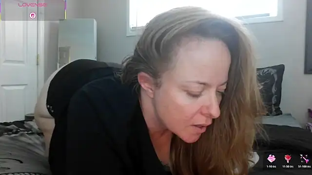 julimonroe online show from November 11, 2025, 4:13 pm