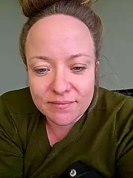 julimonroe online show from April 15, 2026, 12:05 am