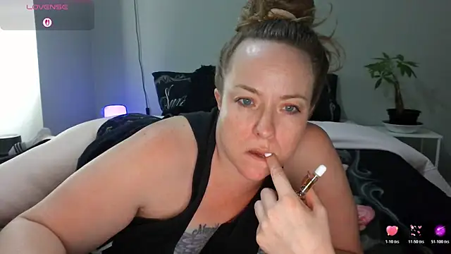 julimonroe online show from March 8, 2026, 2:48 am