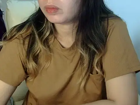    zurIII09  online show from October 5, 2025, 4:20 pm