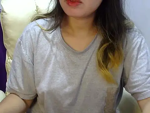    zurIII09  online show from October 10, 2025, 10:05 am