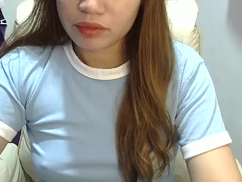    zurIII09  online show from April 13, 2026, 2:43 pm