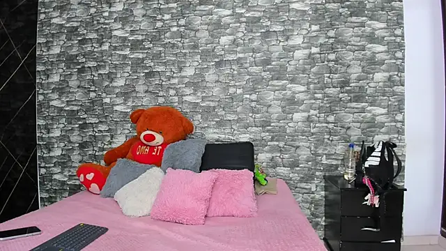 Snapshot of HeidyWillss chatting on November 14, 2025, 7:28 pm HeidyWillss online show from November 14, 2025, 7:28 pm