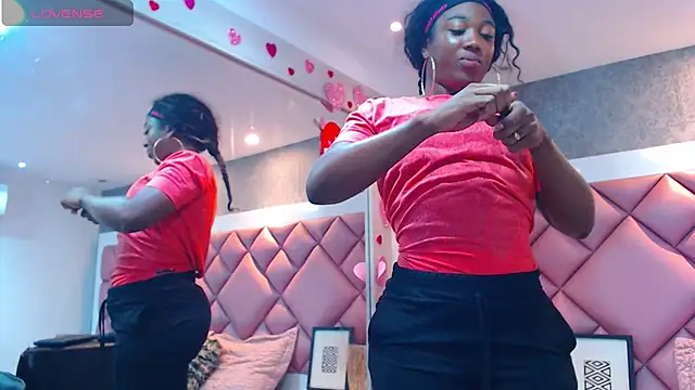 DanielaDuff online show from November 8, 2025, 7:39 pm