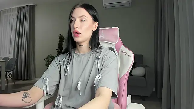 Snapshot of JenniferQueen11 chatting on February 21, 2025, 2:59 pm JenniferQueen11 online show from February 21, 2025, 2:59 pm