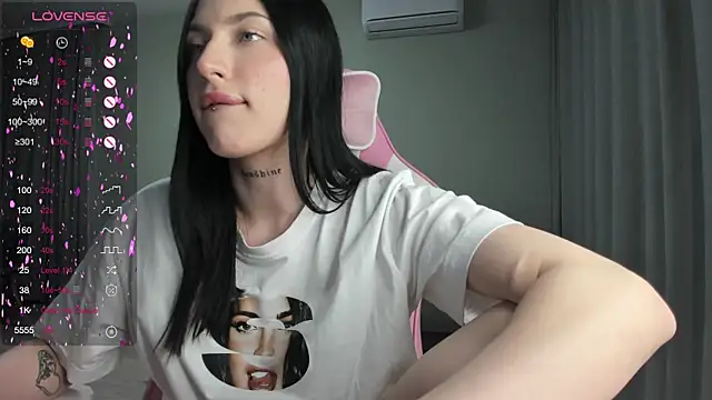 Snapshot of JenniferQueen11 chatting on February 15, 2025, 2:22 pm JenniferQueen11 online show from February 15, 2025, 2:22 pm